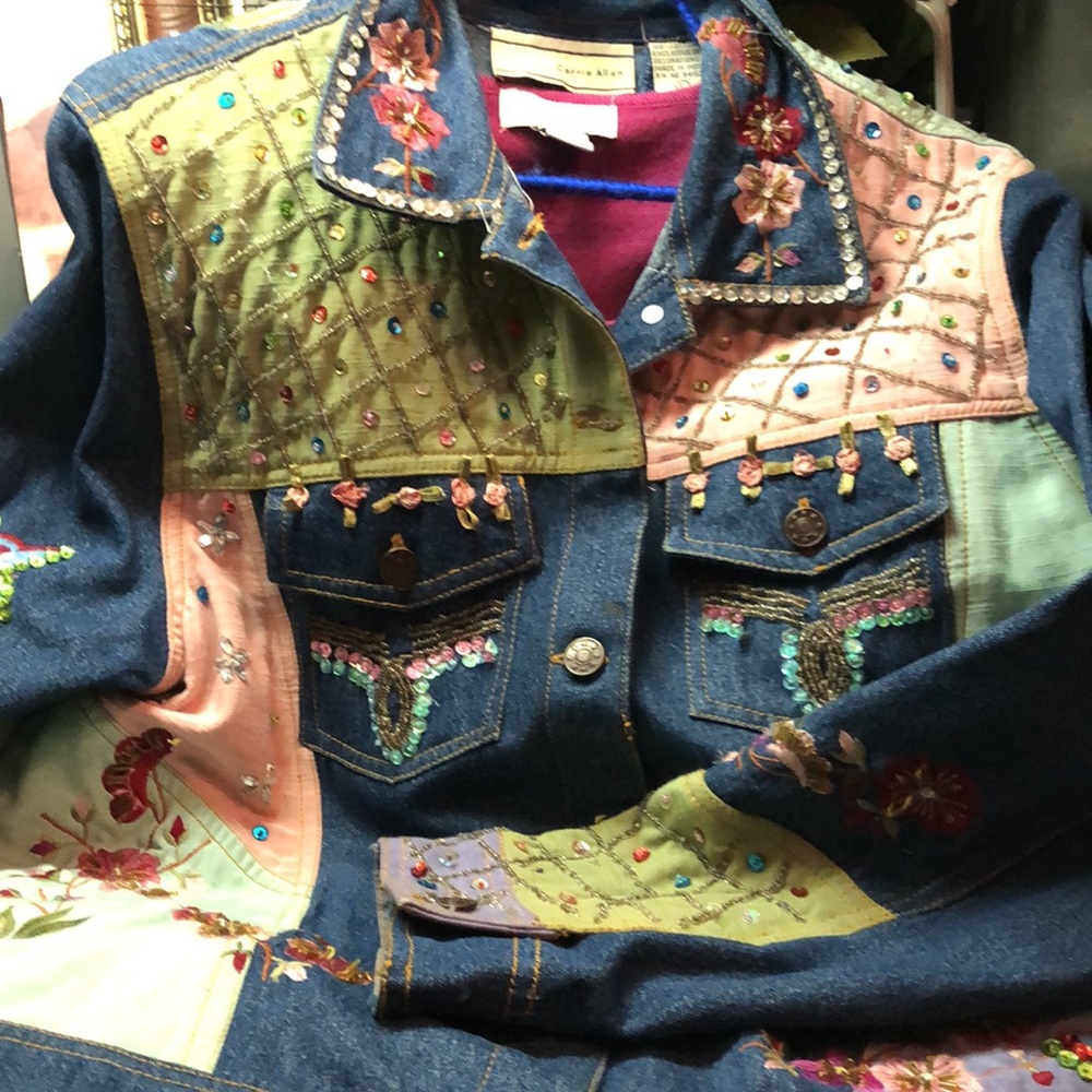 Carol Ann Beautiful size Large sequined jean jkt.